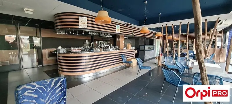 Local commercial dans Saint-Brieuc à louer - Photo de l’immeuble – Image 2 sur 10