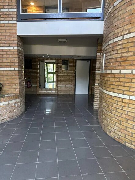 Bureau dans Champs-sur-Marne à louer - Photo de l’immeuble – Image 2 sur 9