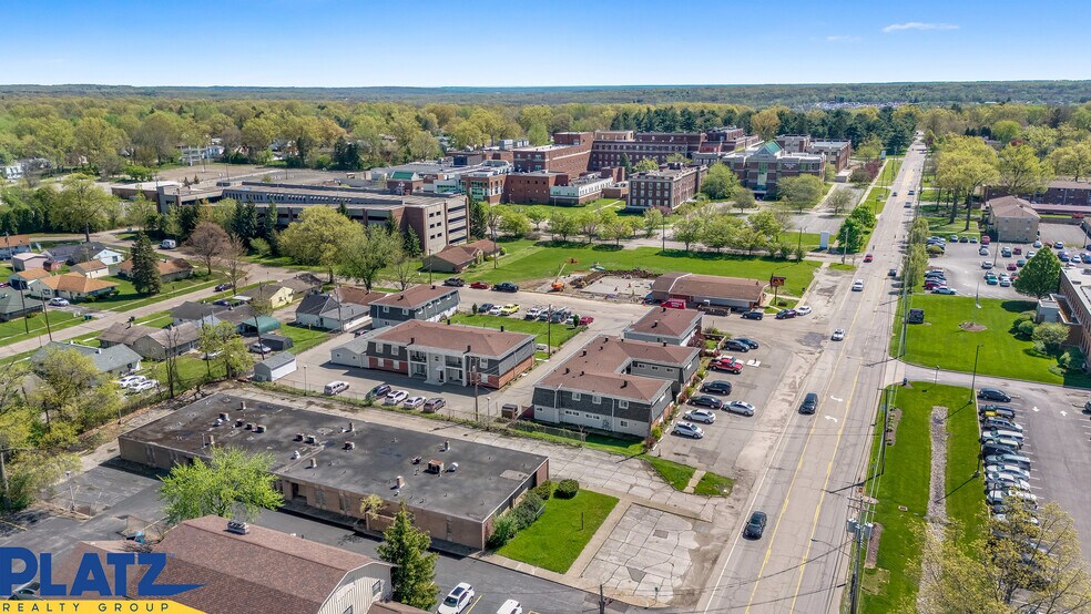 548 Gypsy Ln, Youngstown, OH à vendre - Photo de l’immeuble – Image 3 sur 10