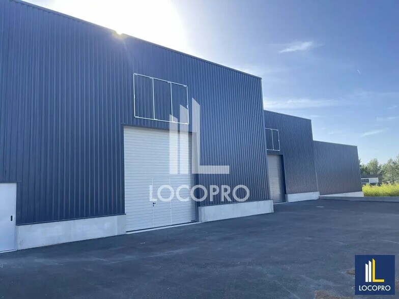 Industriel/Logistique dans Signes à louer - Photo de l’immeuble – Image 1 sur 6