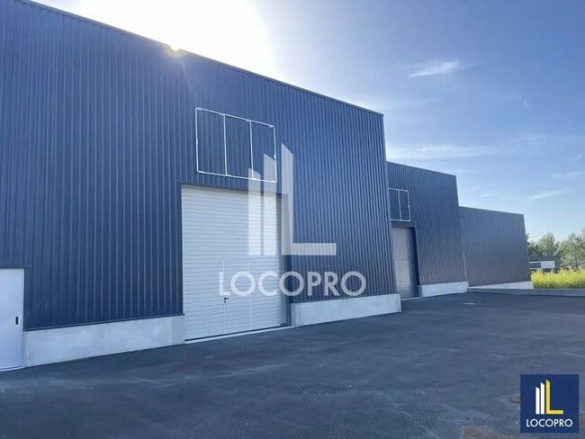 Plus de détails pour 535 Avenue De Berlin, Signes - Industriel/Logistique à louer
