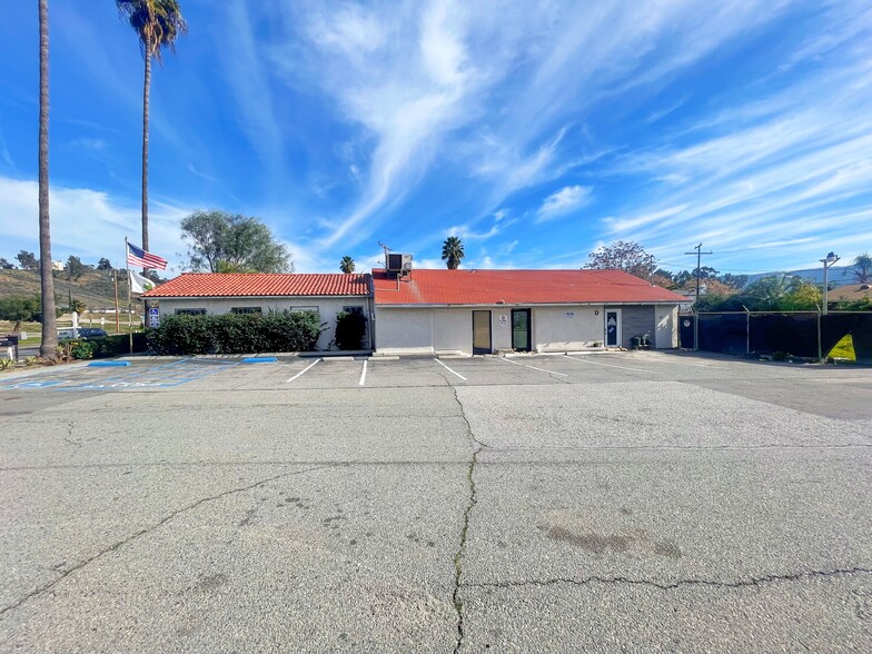 16899 Lakeshore Dr, Lake Elsinore, CA à louer - Photo de l’immeuble – Image 3 sur 23