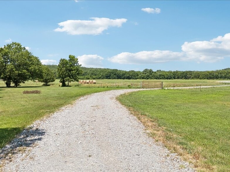 5763 Lakeview Dr, Mounds, OK à vendre - Photo de l’immeuble – Image 3 sur 11