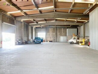 Plus de détails pour Local d'activités à louer