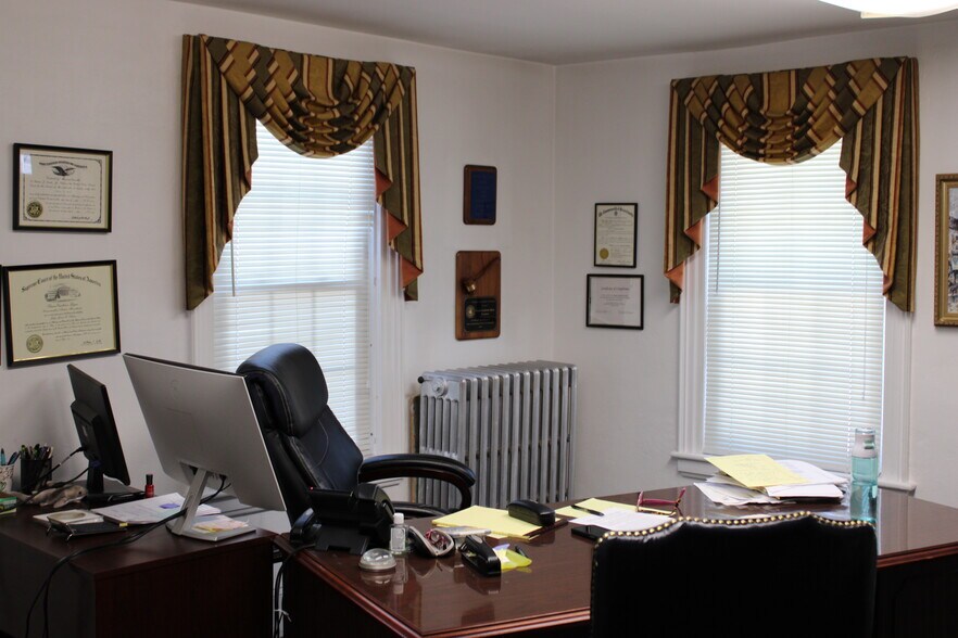 676 Bedford St, Abington, MA à vendre - Photo de l’immeuble – Image 2 sur 18