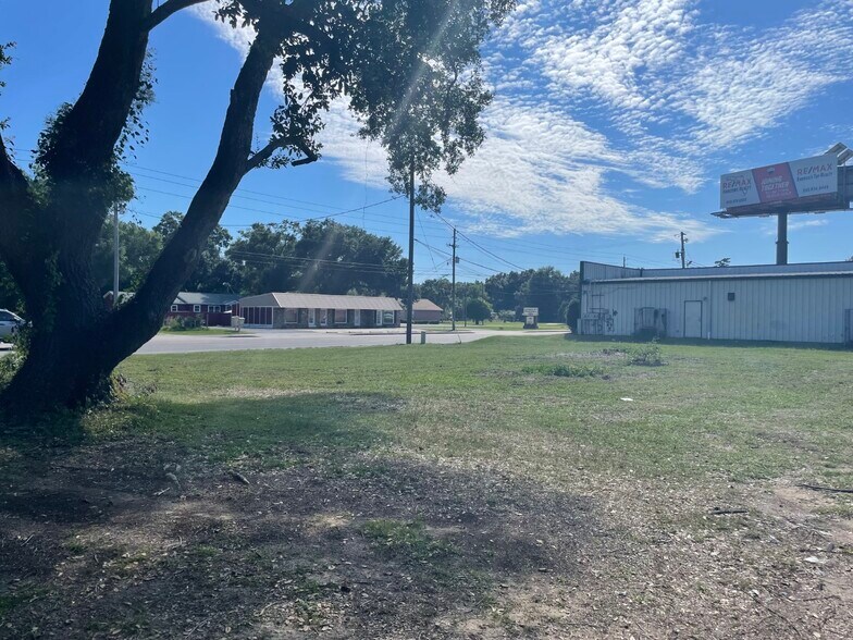 1616 Creighton Rd, Pensacola, FL à louer - Photo de l’immeuble – Image 3 sur 6