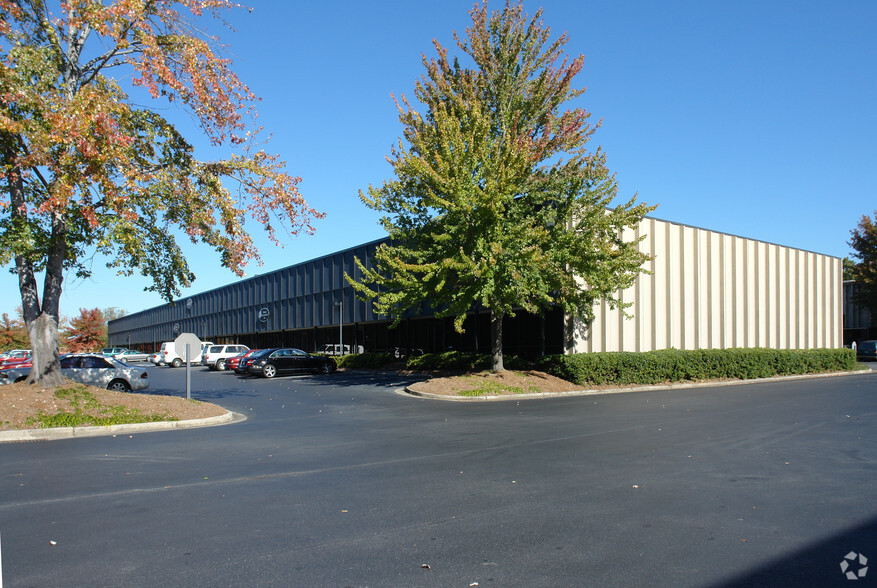 6669 Peachtree Industrial Blvd, Peachtree Corners, GA à louer - Photo de l’immeuble – Image 3 sur 10