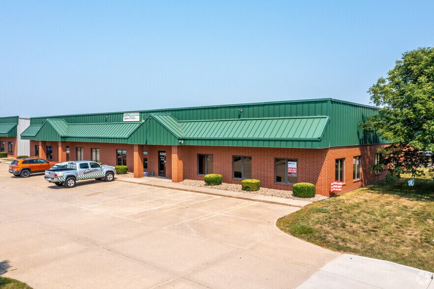 475 SE Alices Rd, Waukee, IA à louer - Photo de l’immeuble – Image 2 sur 6