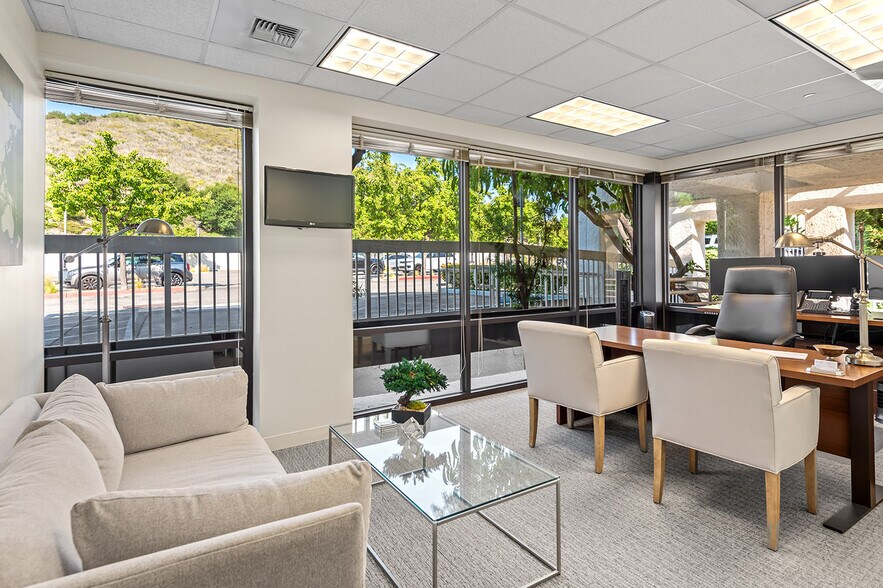 100 N Westlake Blvd, Westlake Village, CA à vendre - Photo intérieure – Image 3 sur 9