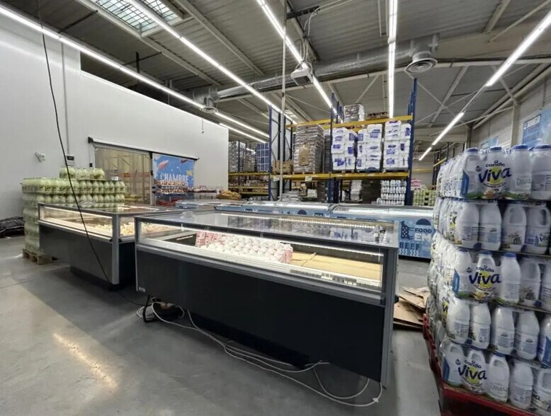 Local d’activités dans Trappes à louer - Photo de l’immeuble – Image 3 sur 4