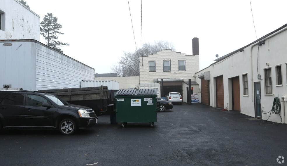140 E Saint Georges Ave, Linden, NJ à louer - Hall d’entrée – Image 2 sur 14
