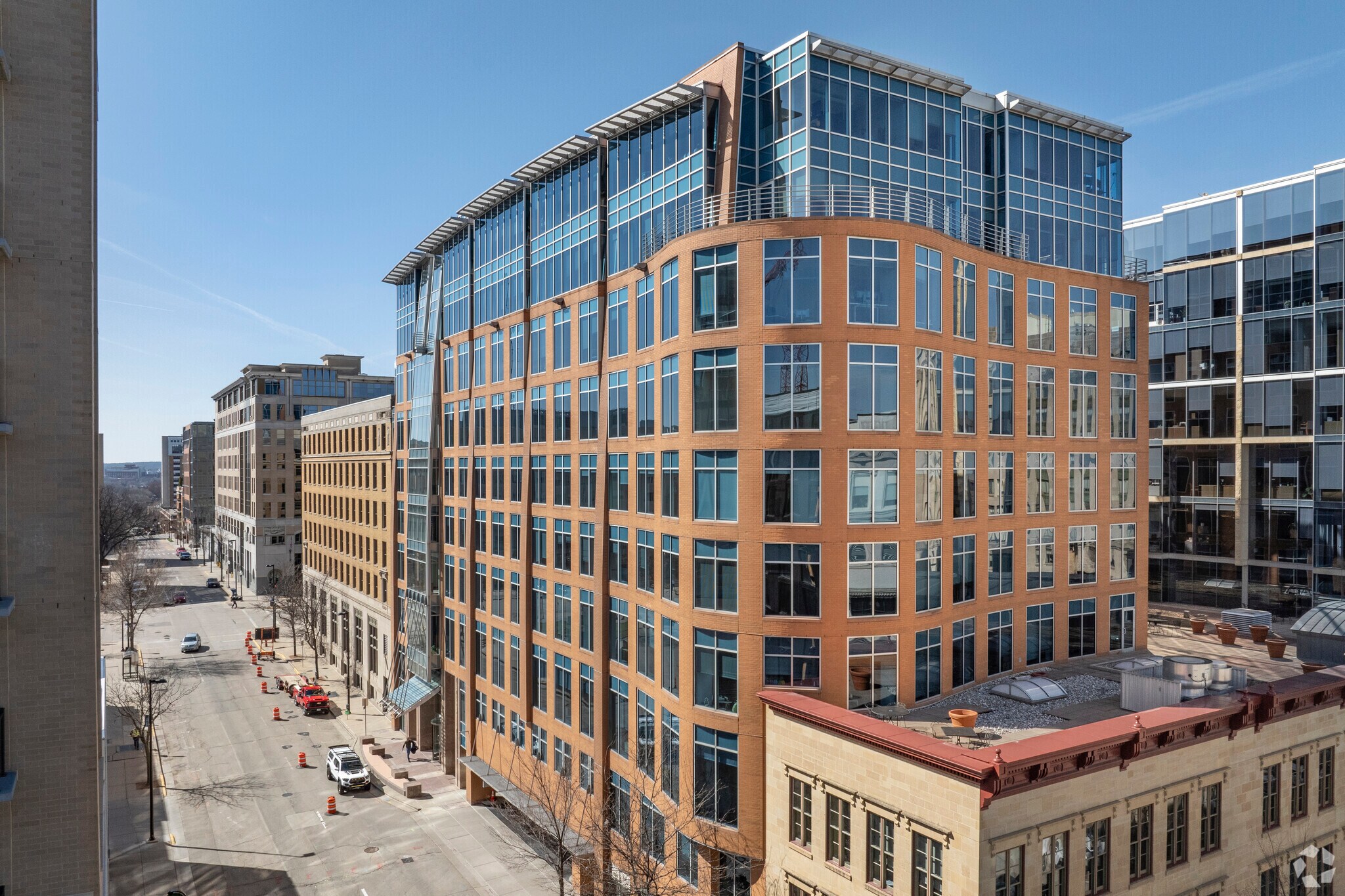 10 E Doty St, Madison, WI à louer Photo principale– Image 1 sur 14