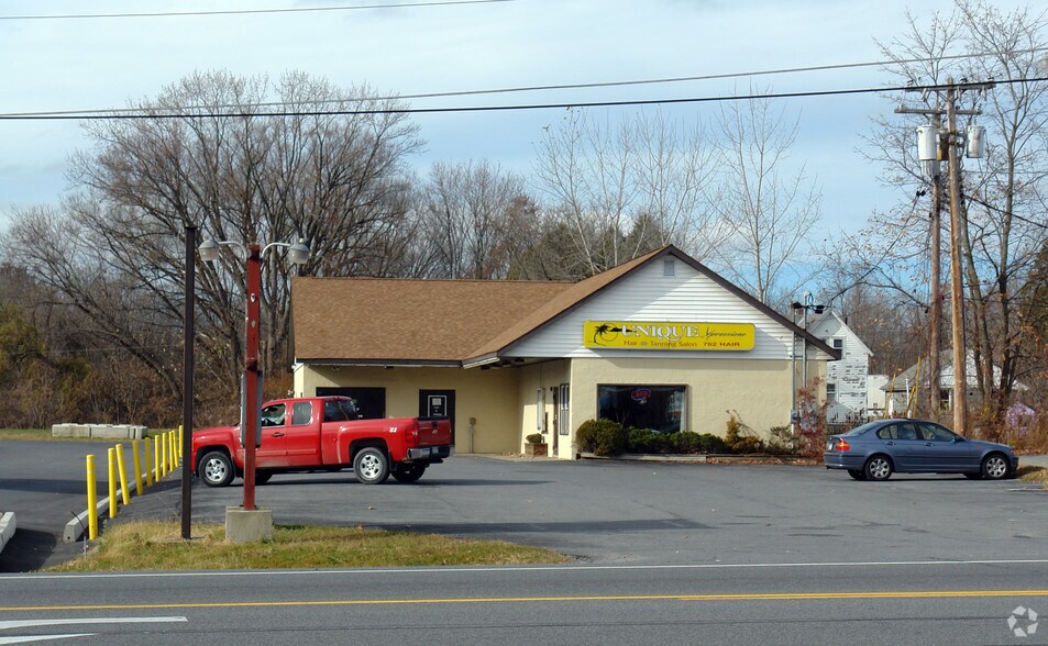 291 N Comrie Ave, Johnstown, NY à vendre - Photo de l’immeuble – Image 2 sur 24