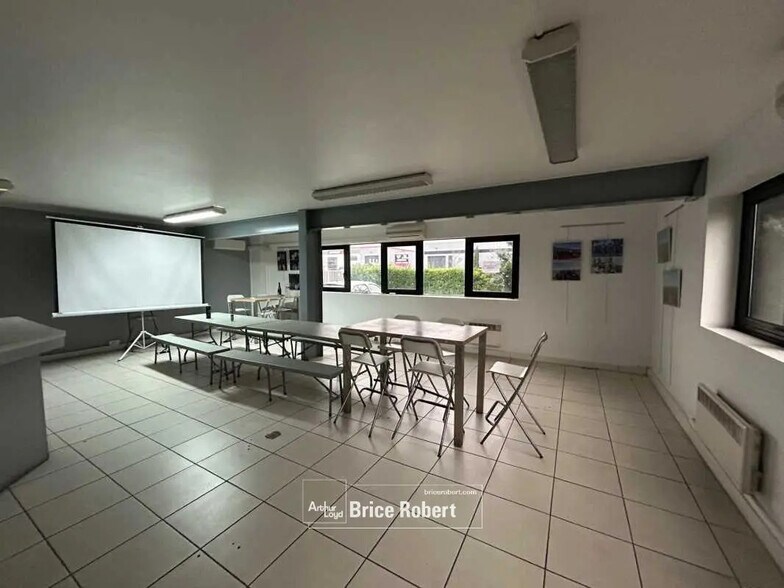 23-33 Rue Des Freres Lumiere, Genas à louer - Photo de l’immeuble – Image 3 sur 5