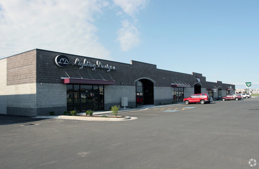 1565 W Hill Field Rd, Layton, UT à louer - Photo de l’immeuble – Image 1 sur 9