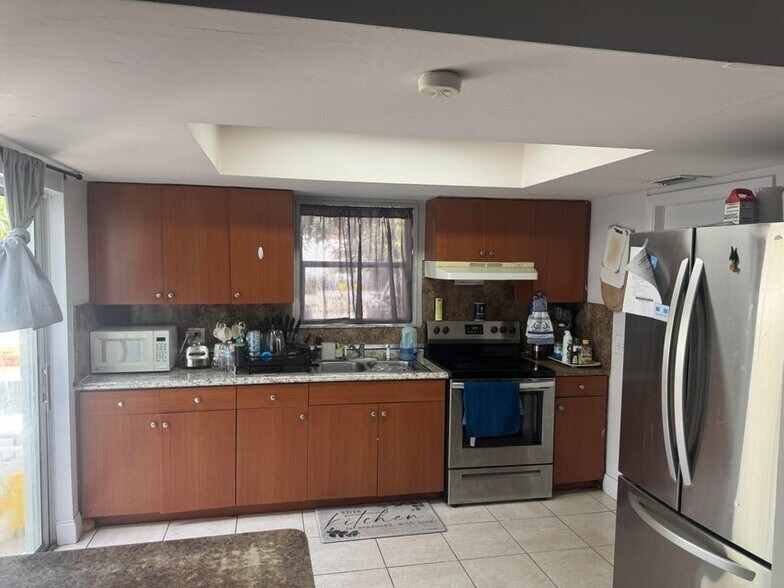 910 N F St, Lake Worth Beach, FL à vendre - Photo intérieure – Image 2 sur 3
