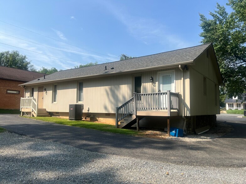 1337 Hardy Rd, Vinton, VA à vendre - Photo de l’immeuble – Image 2 sur 5