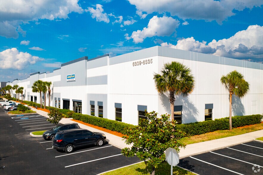 6307-6335 Pelican Creek Cir, Riverview, FL à louer - Photo de l’immeuble – Image 2 sur 8