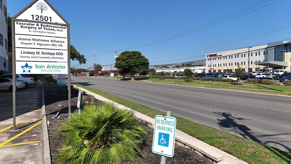 12501 Judson Rd, San Antonio, TX à louer - Photo de l’immeuble – Image 3 sur 22