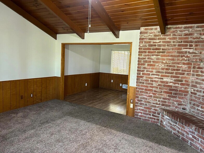 500 E Hawkeye Ave, Turlock, CA à vendre - Photo de l’immeuble – Image 2 sur 14