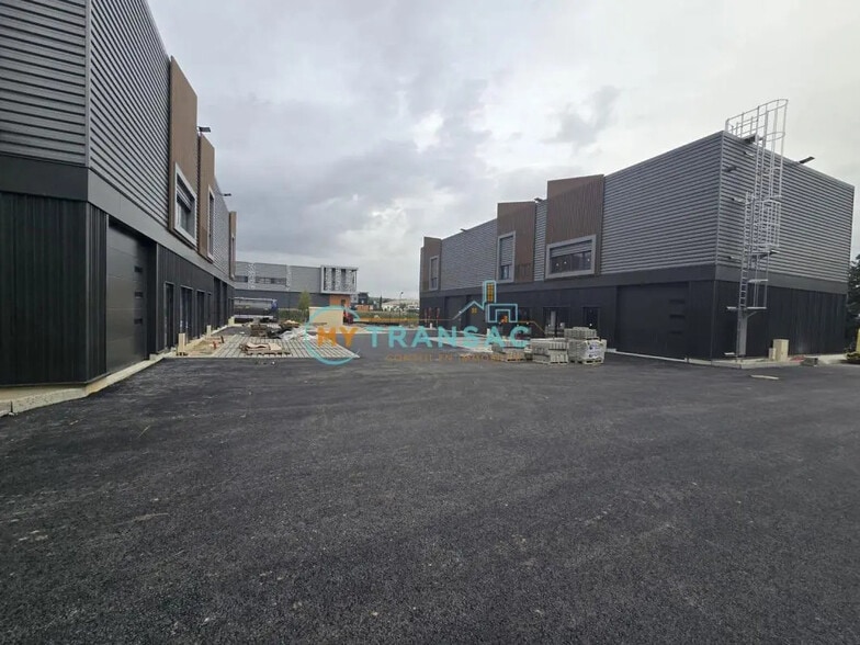 Local d'activités dans Courtry à vendre - Photo de la construction – Image 1 sur 9