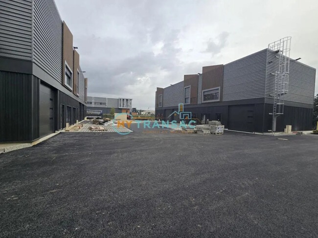 Plus de détails pour Local d’activités à vendre