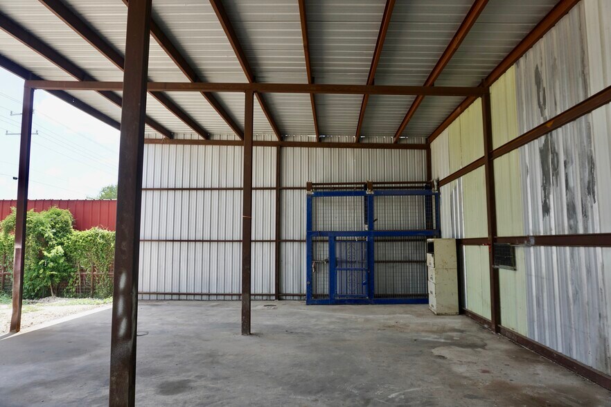 7447 FM 1346, San Antonio, TX à louer - Photo de l’immeuble – Image 3 sur 14
