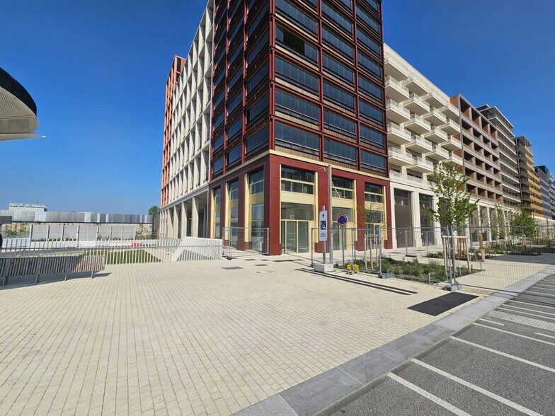 Bureau dans Saint-Denis à louer - Photo de l’immeuble – Image 3 sur 14