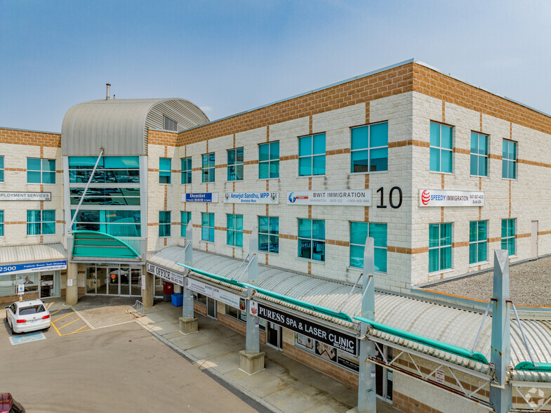 10 Gillingham Dr, Brampton, ON à louer - Photo principale – Image 1 sur 7