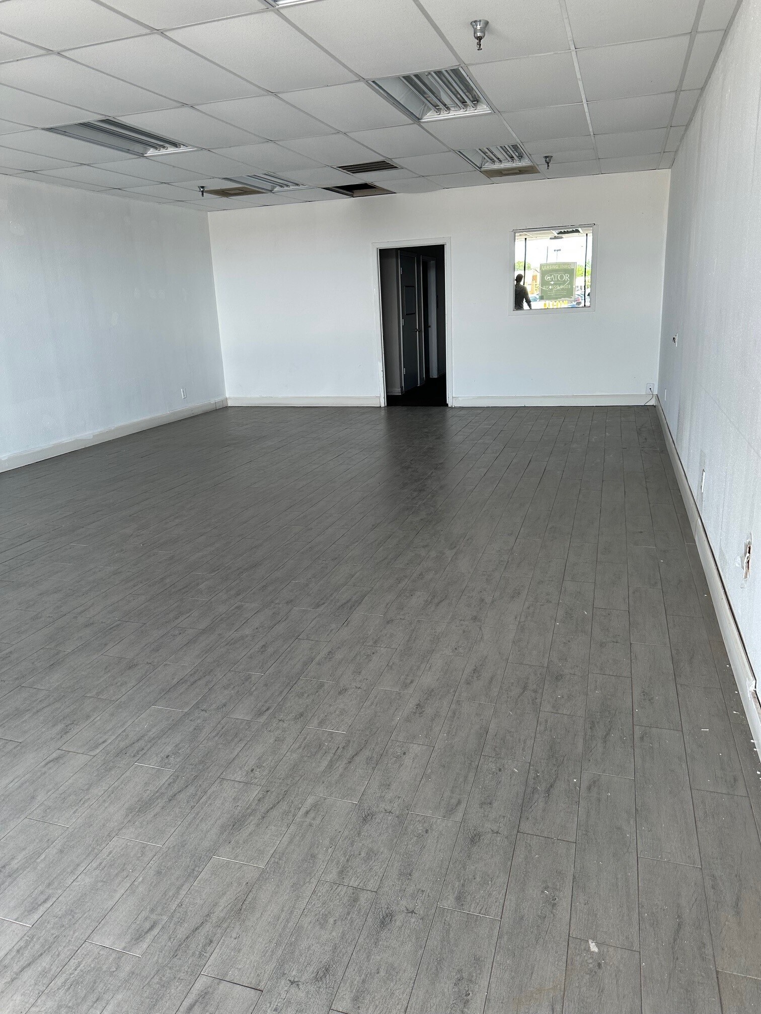 2101-2113 Harwood Rd, Bedford, TX à louer Photo de l’immeuble– Image 1 sur 2