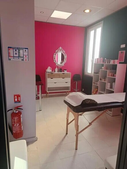 Local commercial dans La Trinité à louer - Photo intérieure – Image 3 sur 8