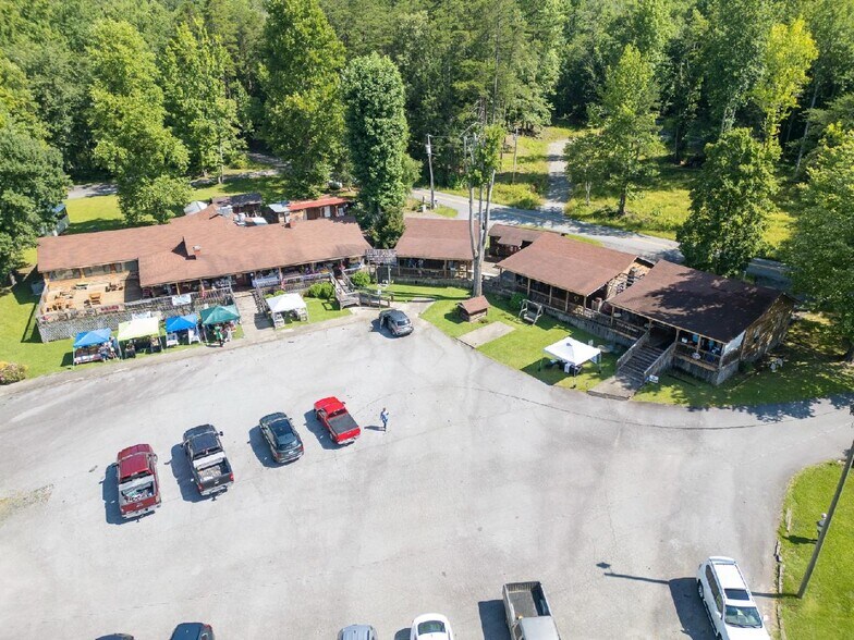 107 Country Creek Dr, Pickens, SC à vendre - Photo de l’immeuble – Image 2 sur 36