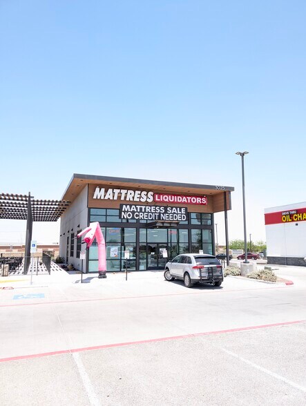 3025 N Zaragoza Rd, El Paso, TX à louer - Photo de l’immeuble – Image 1 sur 16