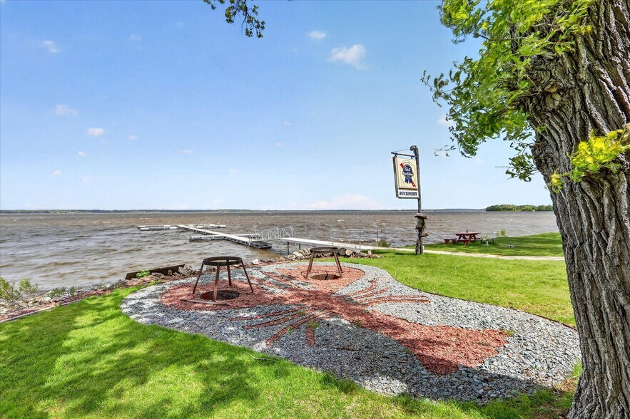 11802 N Charley Bluff Rd, Milton, WI à vendre - Photo de l’immeuble – Image 2 sur 20