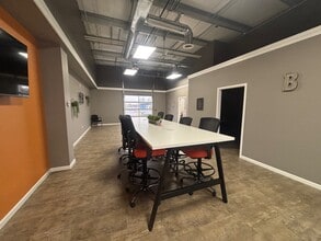 US Hwy 30, Columbia City, IN à louer Photo intérieure– Image 1 sur 2