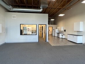 725 NW Dale Ave, Portland, OR à louer Photo intérieure– Image 2 sur 7