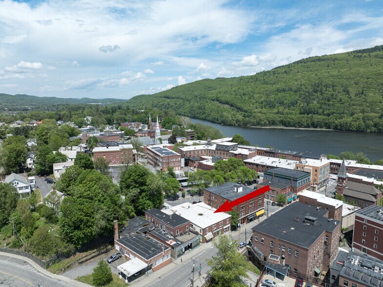 69 Elliot St, Brattleboro, VT à vendre - Photo de l’immeuble – Image 2 sur 23