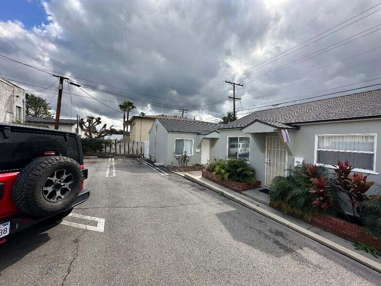 2942-2950 Honolulu Ave, La Crescenta, CA à louer - Photo de l’immeuble – Image 1 sur 9