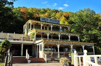 Plus de détails pour 9068A Snug Harbor Dr, Hammondsport, NY - Local commercial à louer