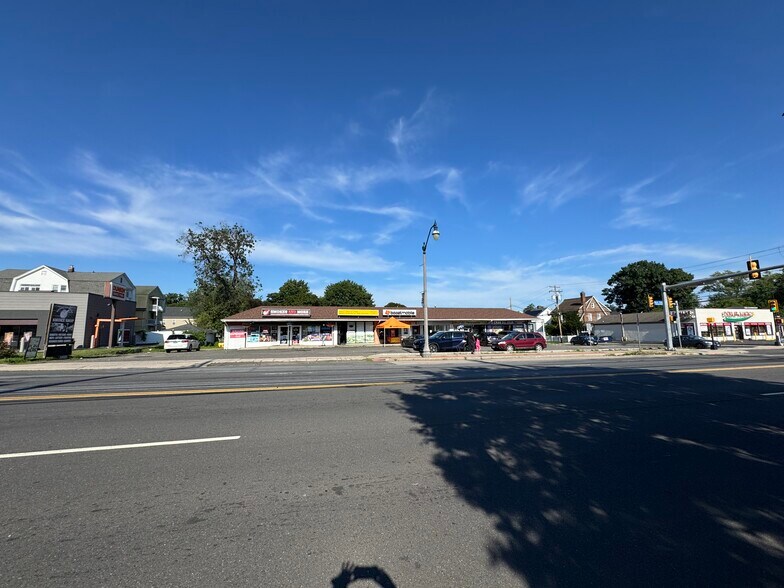 4086-4108 Main St, Bridgeport, CT à louer - Photo de l’immeuble – Image 2 sur 4