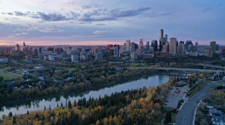 Saskatchewan Dr NW, Edmonton, AB à vendre - Aérien – Image 2 sur 5