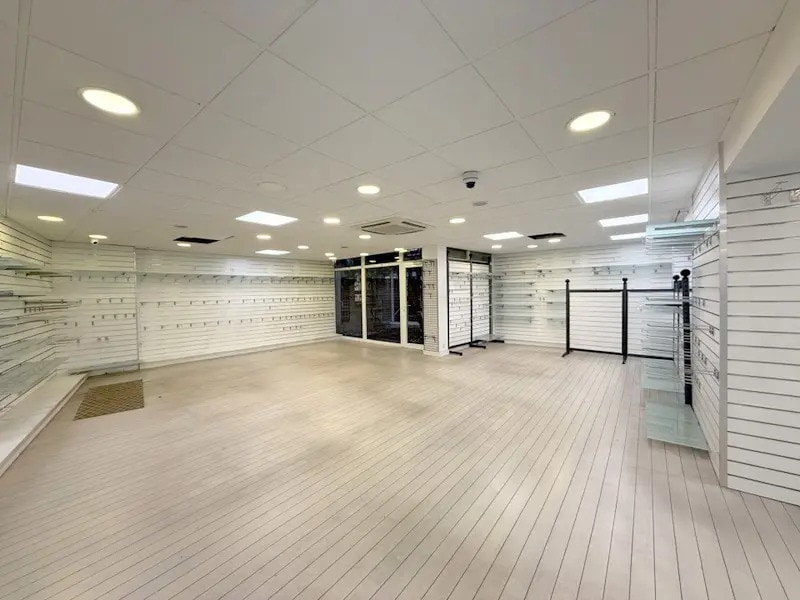 Local d’activités dans Suresnes à louer Photo de l’immeuble– Image 1 sur 8