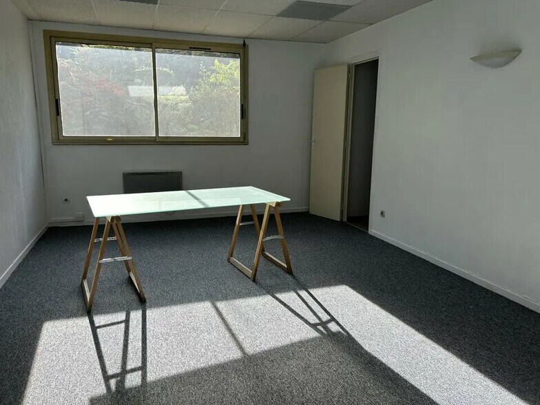 Bureau dans Lyon à vendre - Photo de l’immeuble – Image 3 sur 12