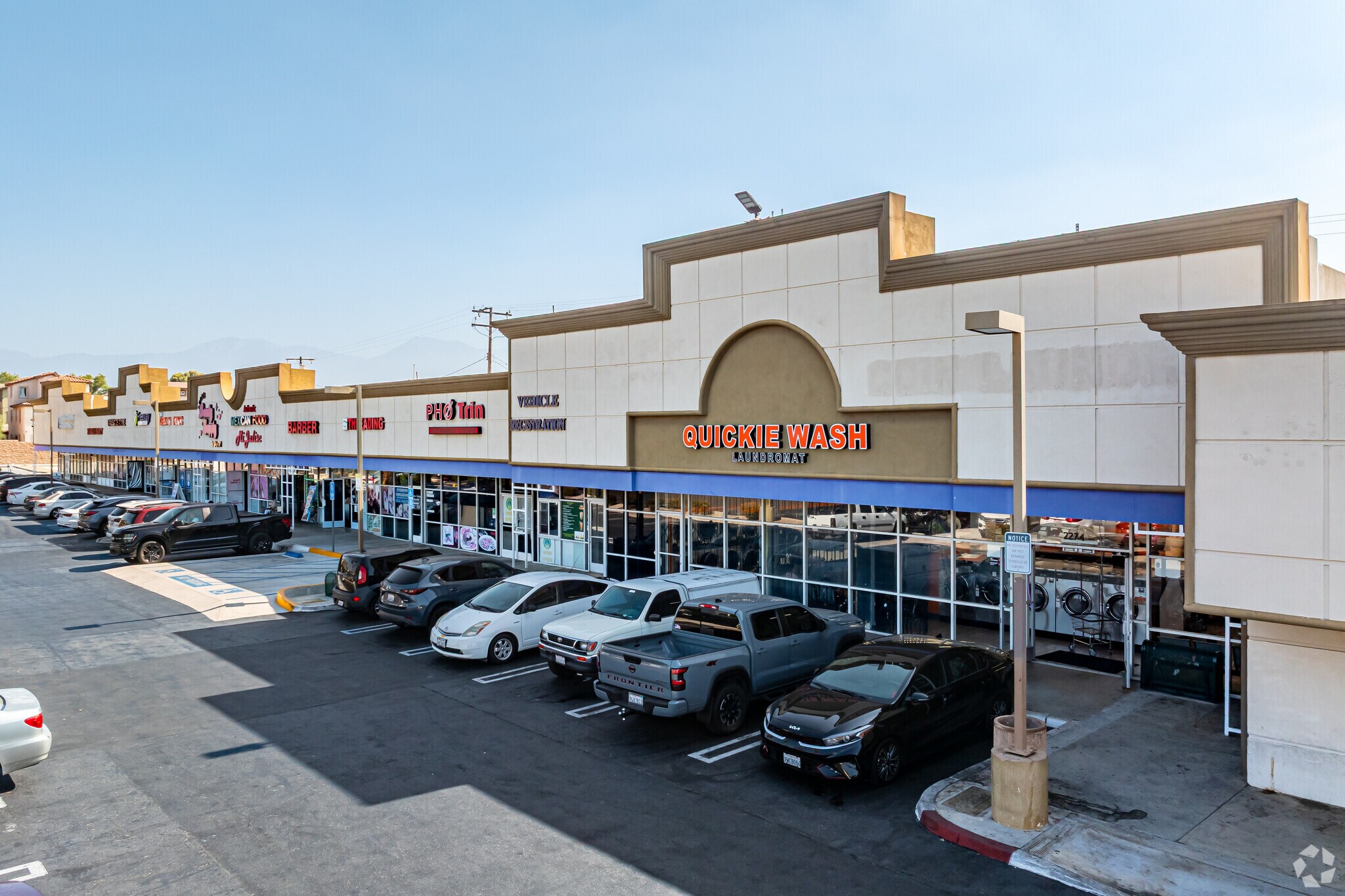 2218-2298 S Garey Ave, Pomona, CA à louer Photo de l’immeuble– Image 1 sur 14