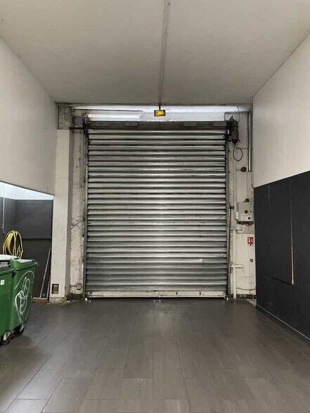 Immeuble residentiel dans Paris à vendre - Photo intérieure – Image 2 sur 7