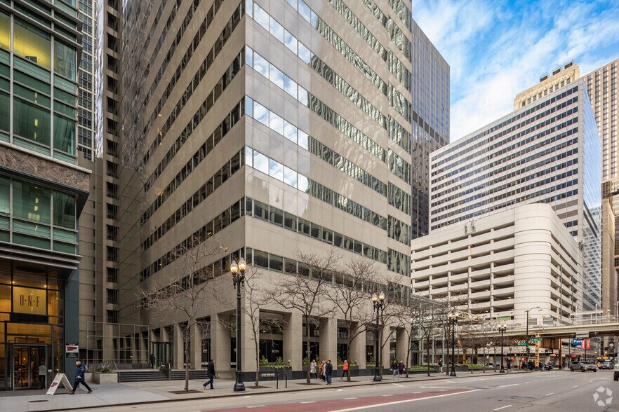 200 W Madison St, Chicago, IL à louer - Photo de l’immeuble – Image 2 sur 36