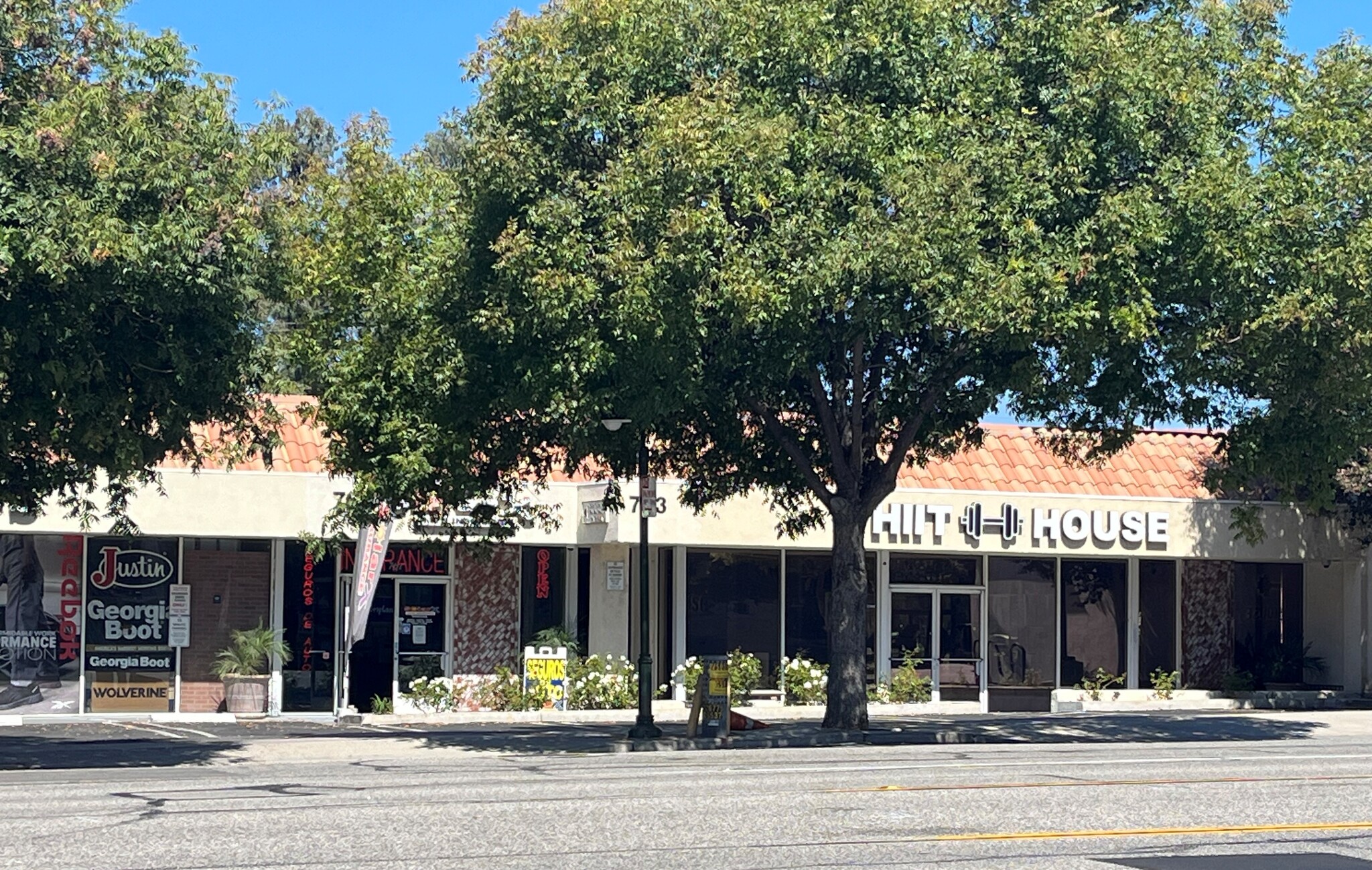 757-763 E Thousand Oaks Blvd, Thousand Oaks, CA à louer Photo de l’immeuble– Image 1 sur 3