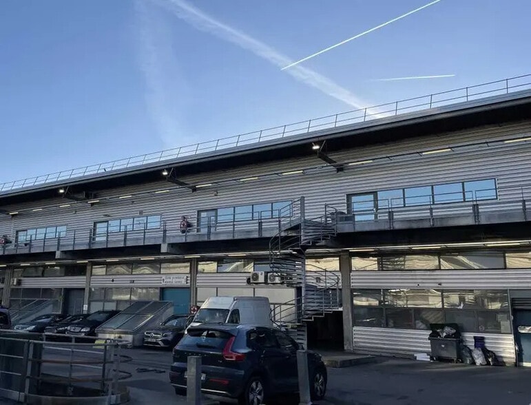 Local d’activités dans Pantin à louer - Photo de l’immeuble – Image 1 sur 1