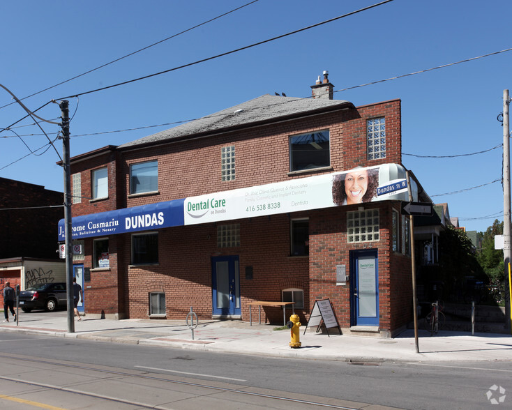 1304-1310 Dundas St W, Toronto, ON à vendre - Photo de l’immeuble – Image 2 sur 3