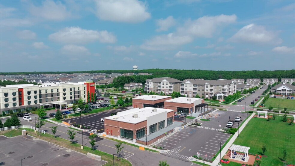 901 Boulevard E, Yaphank, NY à louer - Vidéo sur l’annonce professionnelle – Image 2 sur 29